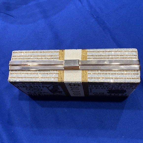 Gorgeous evening clutch! Hard case, fits cell, keys and lipstick! - Picture 3 of 6